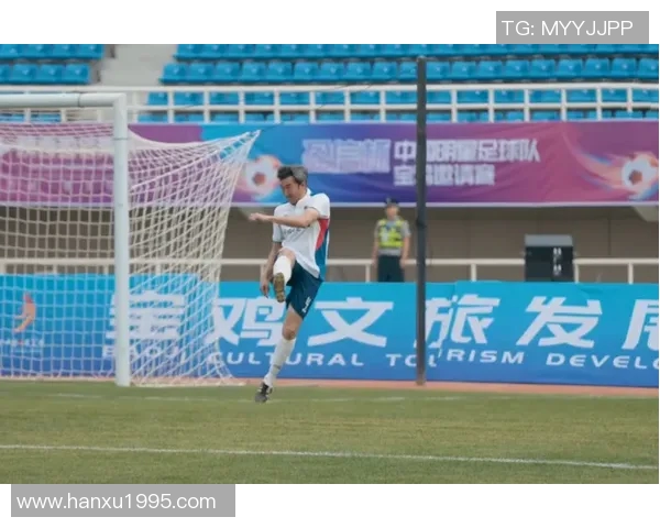 足球明星巅峰对决高清图片展现球场魅力与激情瞬间 足球明星巅峰对决高清图片展现球场魅力与激情瞬间